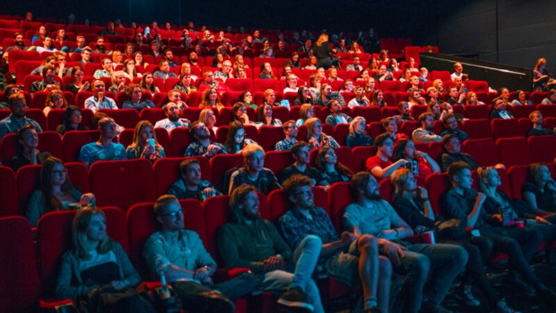 Barrierefreies Kino für Menschen mit Sehschwäche