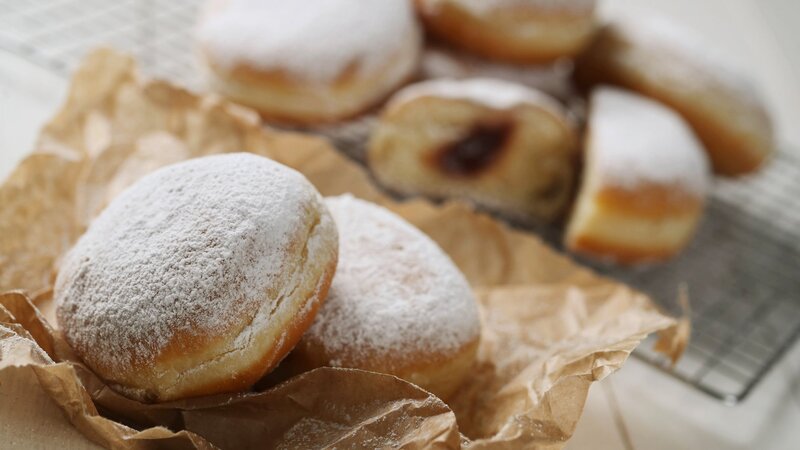Krapfen, Berliner oder Pfannkuchen: Einfache Rezepte für einen leckeren Klassiker